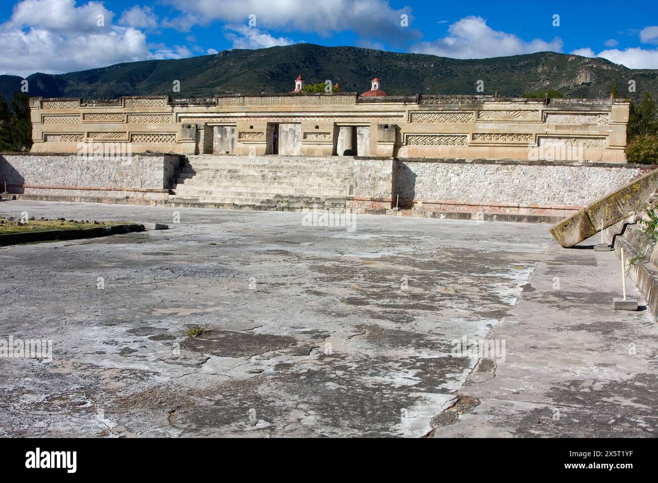 Mitla, Oaxaca, Mexique. Le Palais. Zapotec des dessins géométriques et des symboles décorent la construction du Palais et des cours. Banque D'Images