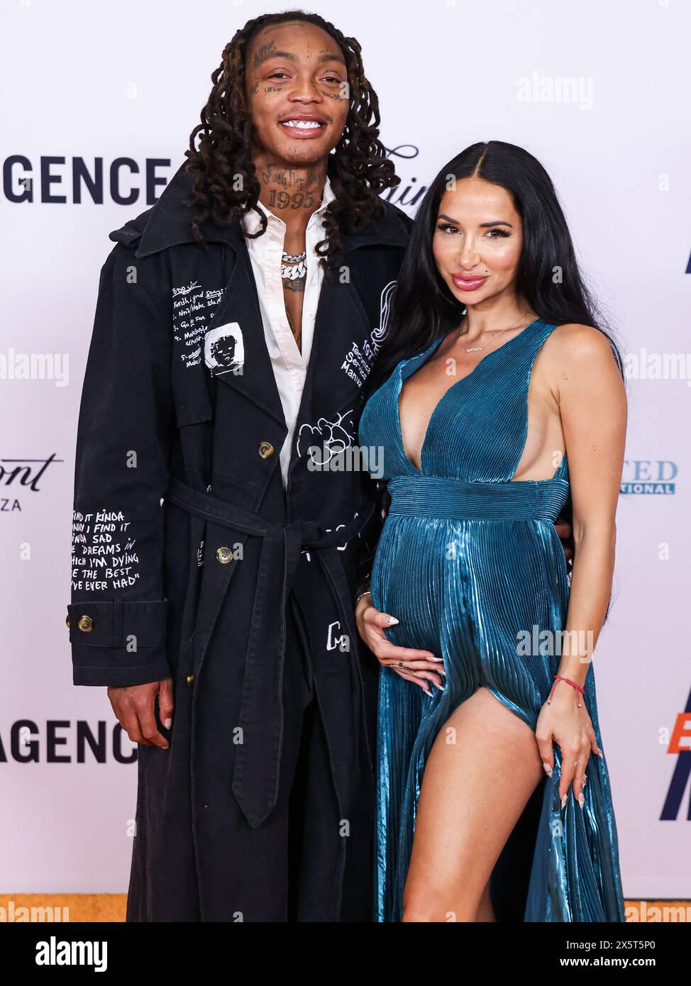 Century City, États-Unis. 10 mai 2024. CENTURY CITY, LOS ANGELES, CALIFORNIE, États-Unis - 10 MAI : Tyla Yaweh et sa petite amie Natasha Graziano arrivent au 31e gala annuel Race to Erase MS 2024 qui se tient au Fairmont Century Plaza le 10 mai 2024 à Century City, Los Angeles, Californie, États-Unis. (Photo de Xavier Collin/image Press Agency) crédit : image Press Agency/Alamy Live News Banque D'Images