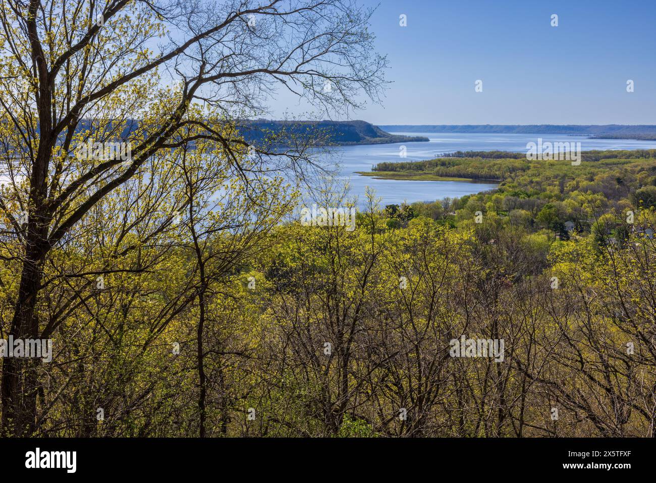 Mississippi River Lake Pepin - paysage fluvial pittoresque au printemps. Banque D'Images