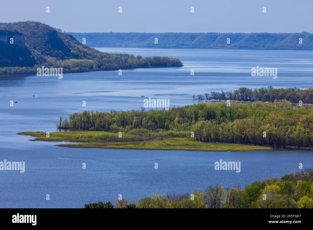 Mississippi River Lake Pepin - paysage fluvial pittoresque au printemps. Banque D'Images