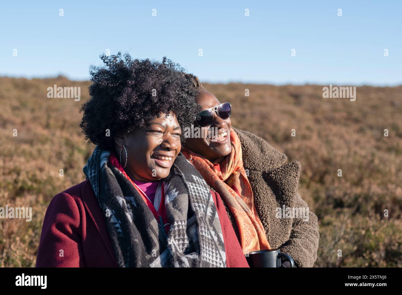 Portrait de deux femmes âgées en paysage Banque D'Images