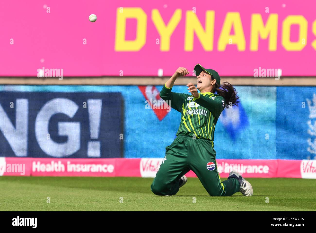 Natalia Parvaiz du Pakistan célèbre avoir attrapé Amy Jones d'Angleterre au bowling de Sadia Iqbal du Pakistan lors du premier match international T20 Angleterre femmes vs Pakistan femmes à Edgbaston, Birmingham, Royaume-Uni, 11 mai 2024 (photo par Craig Thomas/News images), le 5/11/2024. (Photo de Craig Thomas/News images/SIPA USA) crédit : SIPA USA/Alamy Live News Banque D'Images