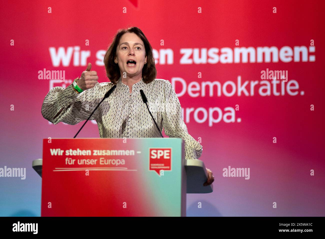 Katarina Barley, SPD Demokratiekongress DEU, Deutschland, Allemagne, Berlin, 04.05.2024 Katarina Barley , Vizepraesidentin des Europaeischen Parlaments und Spitzenkandidatin fuer die Europawahl der SPD fuer die Europawahl AM 9. Juni 2024 beim Demokratiekongress fuer Europa der SPD und der PES bzw SPE fuer die Europawahl AM 9. Juni 2024 unter dem motto Wir stehen Sie zusammen fuer unser Europa in Berlin Deutschland fr : Katarina Barley , vice-présidente du Parlement européen et première candidate pour l'élection européenne du Parti social-démocrate SPD pour les élections européennes du 9 juin 20 Banque D'Images