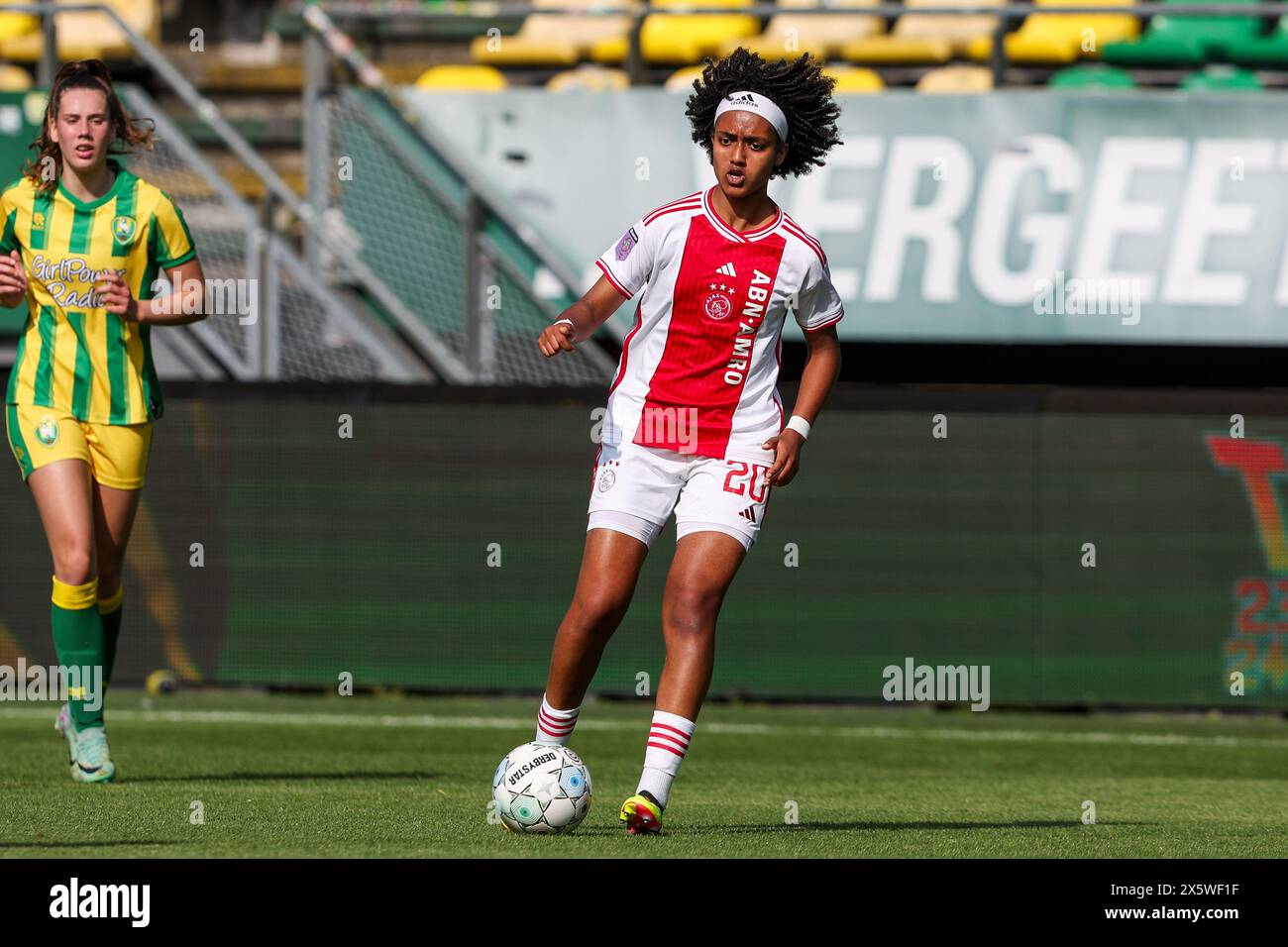 Den Haag, pays-Bas. 11 mai 2024. DEN HAAG, PAYS-BAS - 11 MAI : Lily Yohannes de l'AFC Ajax en action lors du match Azerion Vrouwen Eredivisie entre ADO Den Haag et Ajax au stade Bingoal le 11 mai 2024 à Den Haag, pays-Bas (photo de Hans van der Valk/Orange Pictures) crédit : Orange pics BV/Alamy Live News Banque D'Images