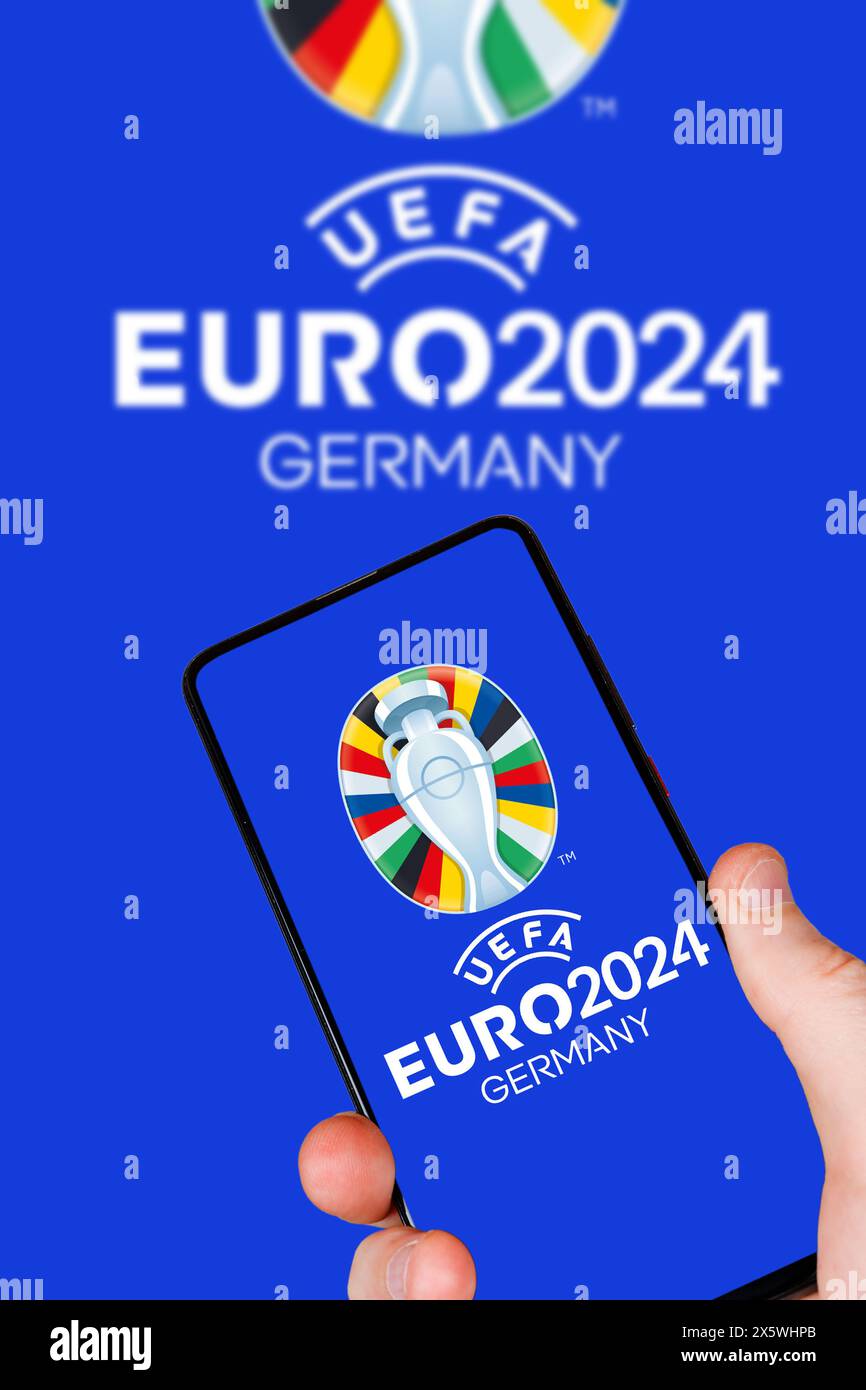 Allemagne - 1er mai 2024 : logo UEFA Euro 2024 Allemagne European Football Championship Europe sur un photomontage mobile en Allemagne. Banque D'Images