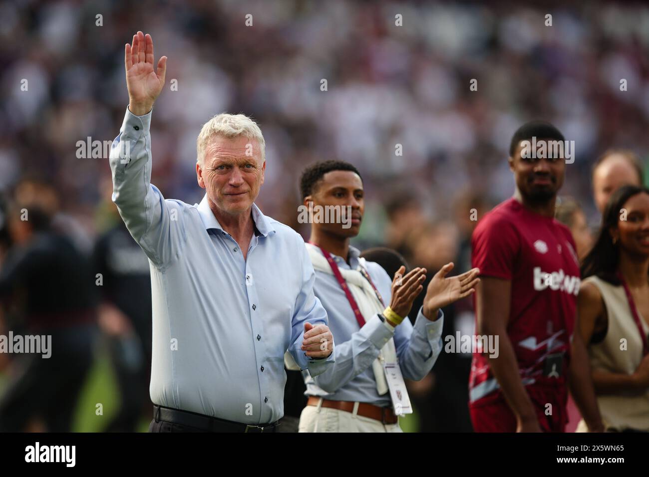 LONDRES, Royaume-Uni - 11 mai 2024 : le manager de West Ham United David Moyes rend hommage aux supporters après le match de premier League entre West Ham United FC et Luton Town FC au London Stadium (crédit : Craig Mercer/ Alamy Live News) Banque D'Images