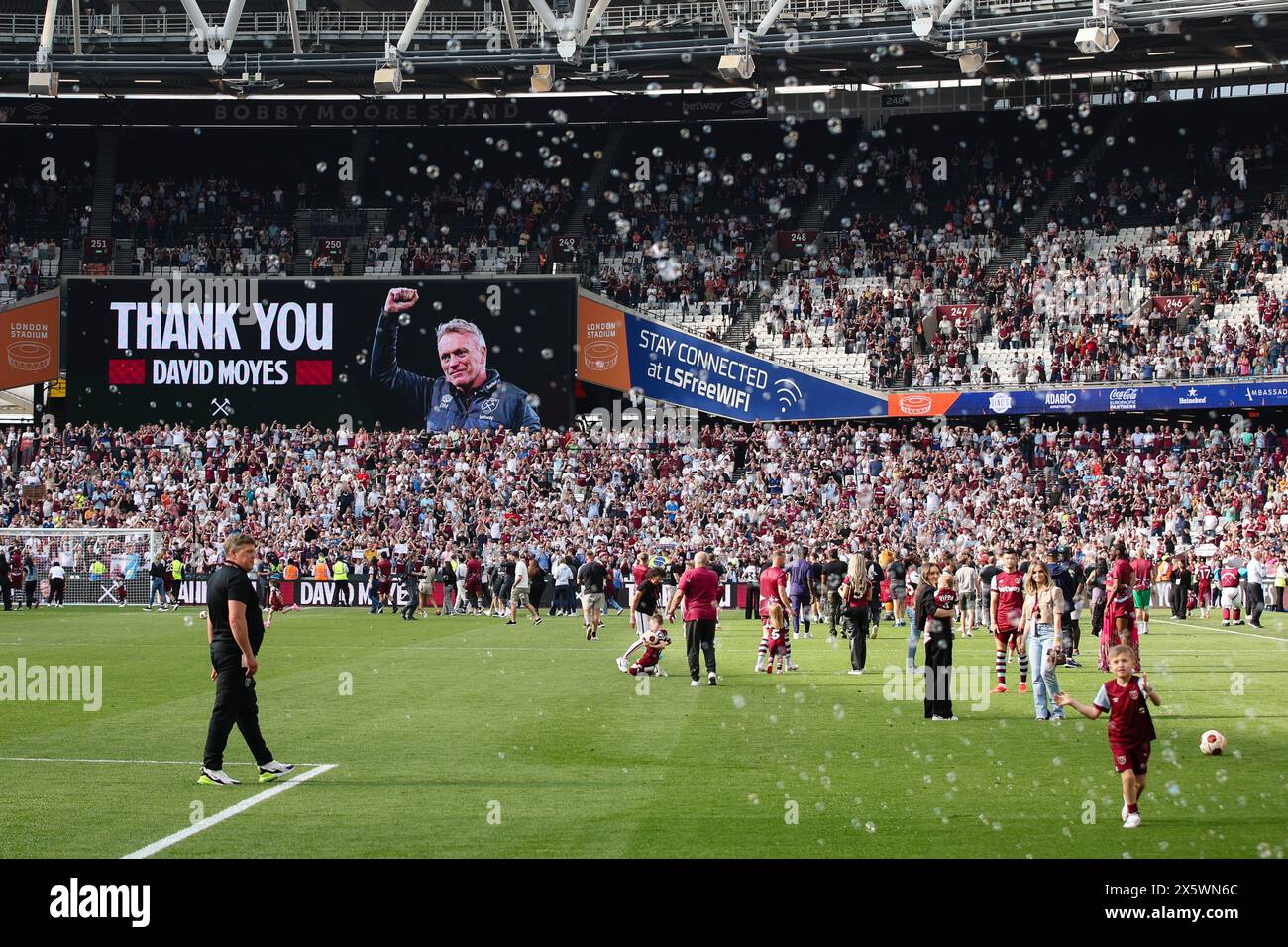 LONDRES, Royaume-Uni - 11 mai 2024 : L'écran du stade remercie le manager de West Ham United David Moyes pour son service après le match de premier League entre West Ham United FC et Luton Town FC au London Stadium (crédit : Craig Mercer/ Alamy Live News) Banque D'Images