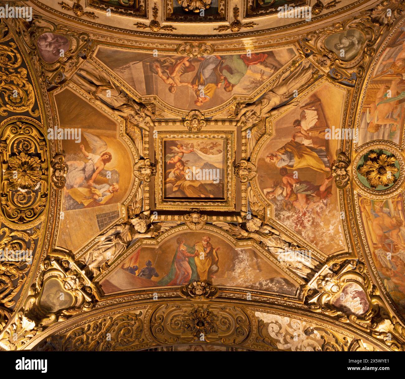 Milan - le plafond baroque avec les fresques de Live de Pierre l'apôtre dans la nef latérale de l'église Chiesa di San Vittore Banque D'Images Milan - le plafond baroque avec les fresques de Live de Pierre l'apôtre dans la nef latérale de l'église Chiesa di San Vittore Banque D'Images