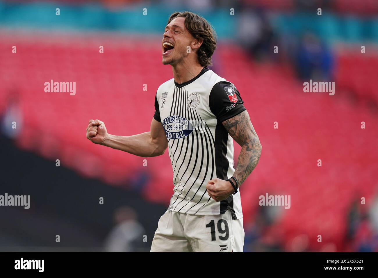 Londres, Royaume-Uni. 11 mai 2024. Luke Hannant de Gateshead célébrant la victoire lors de la finale du Trophée Gateshead FC vs Solihull Moors FC FA au stade de Wembley, Londres, Angleterre, Royaume-Uni le 11 mai 2024 Credit : Every second Media/Alamy Live News Banque D'Images