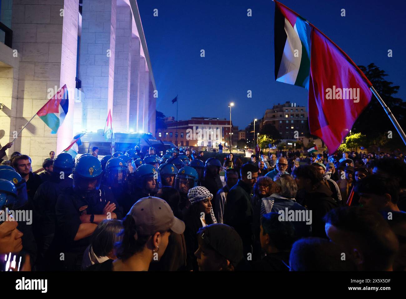 Manifestazione in solidarietà con la Palestina per il cessate il fuoco a Gaza diretta all'Università la Sapienza - Cronaca - Roma, Italia - Sabato, 11 Maggio 2024 (foto Cecilia Fabiano/LaPresse) manifestation de solidarité avec la Palestine pour le cessez-le-feu à Gaza dirigée contre l'université la Sapienza - Actualités - Rome, Italie - samedi 11 mai 2024 (photo Cecilia Fabiano/LaPresse) crédit : LaPresse/Alamy Live News Banque D'Images