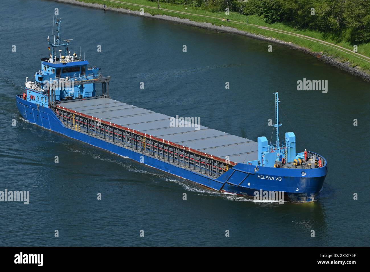 Le cargo général HELENA VG passe le canal de Kiel Banque D'Images