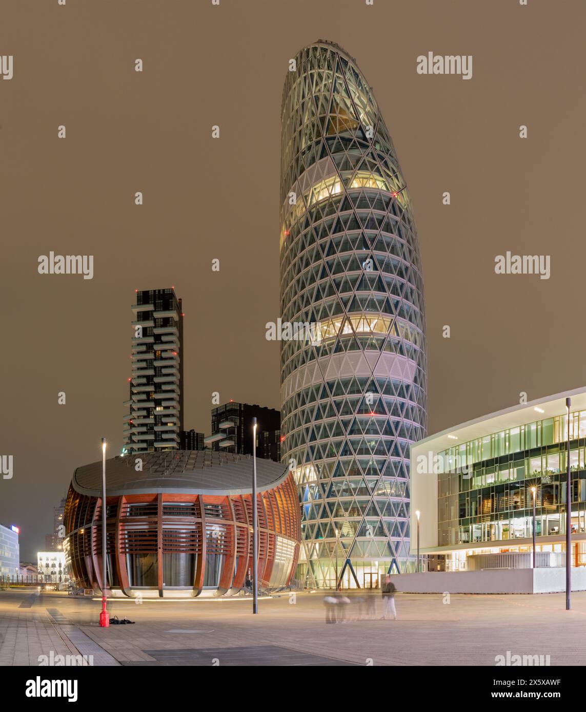 Milan - Torre UnipolSai et d'autres bâtiments élevés la nuit. Banque D'Images
