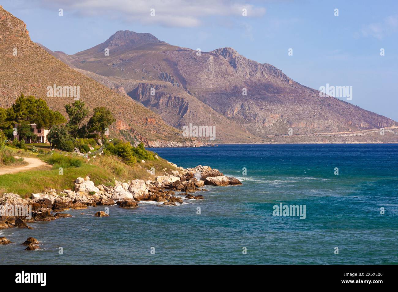 Paradise Bay avec de l'eau de mer d'azur et la plage de sentier littoral de Zingaro Park, entre San Vito lo Capo et Scopello, Trapani p Banque D'Images