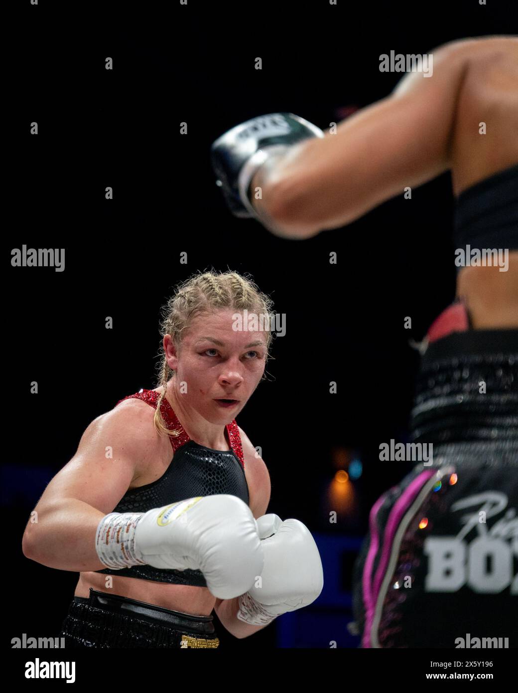 CARDIFF, ROYAUME-UNI. 11 mai 2024. Jessica McCaskill v Lauren Price MBE boxing match Fight for the WBA, IBO & Ring Magazine World Welterweight Titles le 11 mai 2024 dans l'Utilita Arena Cardiff Credit : Sashshots/Alamy Live News Banque D'Images