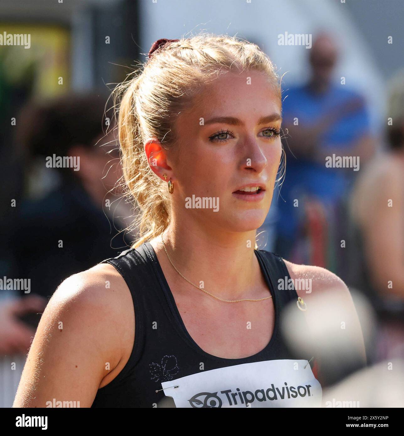 Mary Peters Track, Belfast, Irlande du Nord, Royaume-Uni. 11 mai 2024. Belfast Irish Milers Meet, (l'événement a le statut World Athletics Continental Challenger Tour avec des points de classement disponibles), en cours à Belfast. Action de l'événement d'aujourd'hui. 1500m gagnante internationale féminine Ava Lloyd (375). Crédit : CAZIMB/Alamy Live News. Banque D'Images