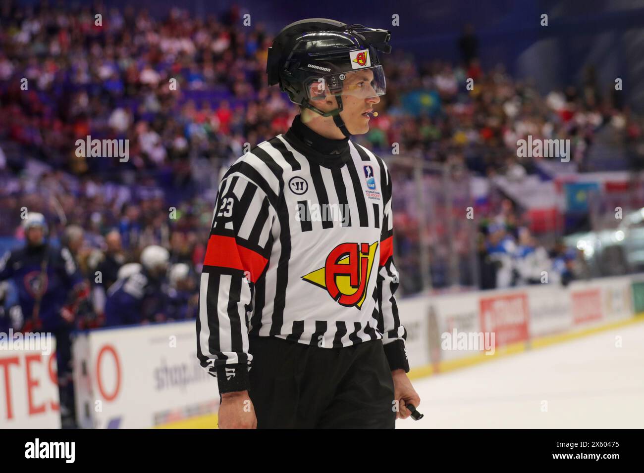 Ostrava, République tchèque. 11 mai 2024. Arbitre vu lors du match du Championnat mondial de hockey sur glace 2024 de l’IIHF entre la France et le Kazakhstan à l’Ostravar Arena Ostrava. Score final ; France 1:3 Kazakhstan (photo de Grzegorz Wajda/SOPA images/SIPA USA) crédit : SIPA USA/Alamy Live News Banque D'Images