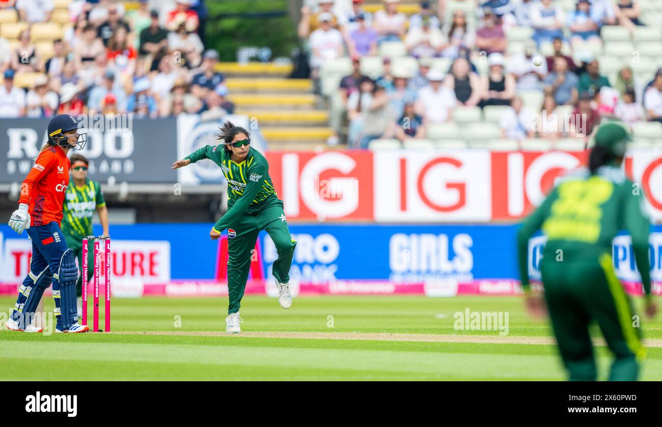 Bowling Sadia Iqbal pour le Pakistan lors de la série internationale Vitality T20 entre l'Angleterre et le Pakistan Banque D'Images