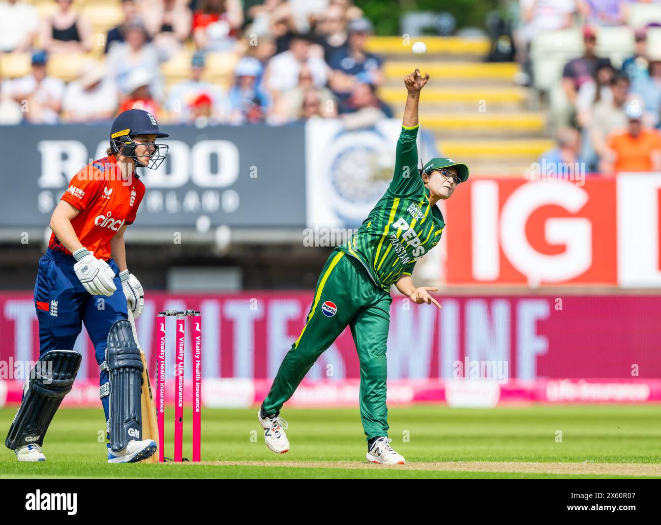 Bowling Rameen Shamim pour le Pakistan lors de la Vitality T20 International Series entre l'Angleterre et le Pakistan Banque D'Images