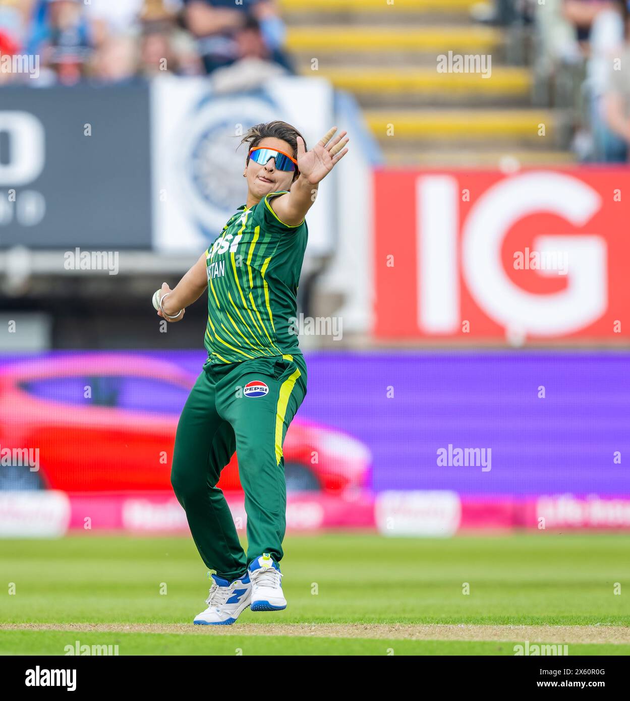Bowling de Nida Dar pour le Pakistan lors de la série internationale Vitality T20 entre l'Angleterre et le Pakistan Banque D'Images