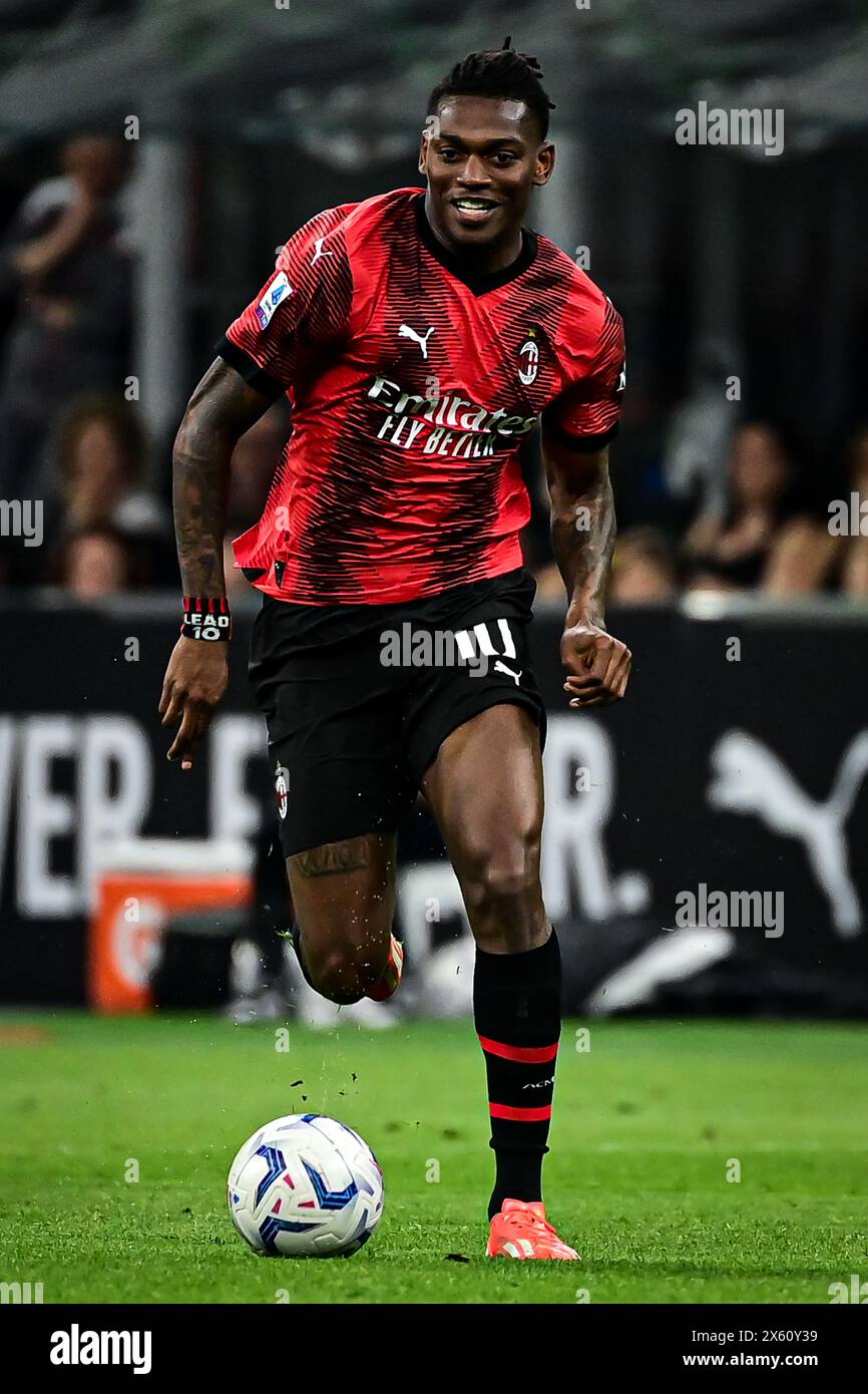 Milan, Italie, le 11 mai 2024. L'attaquant portugais n°10 de l'AC Milan Rafael Leao en action lors du match de football italien Serie A AC Milan vs Cagliari au stade San Siro de Milan, Italie, le 11 mai 2024 crédit : Piero Cruciatti/Alamy Live News Banque D'Images