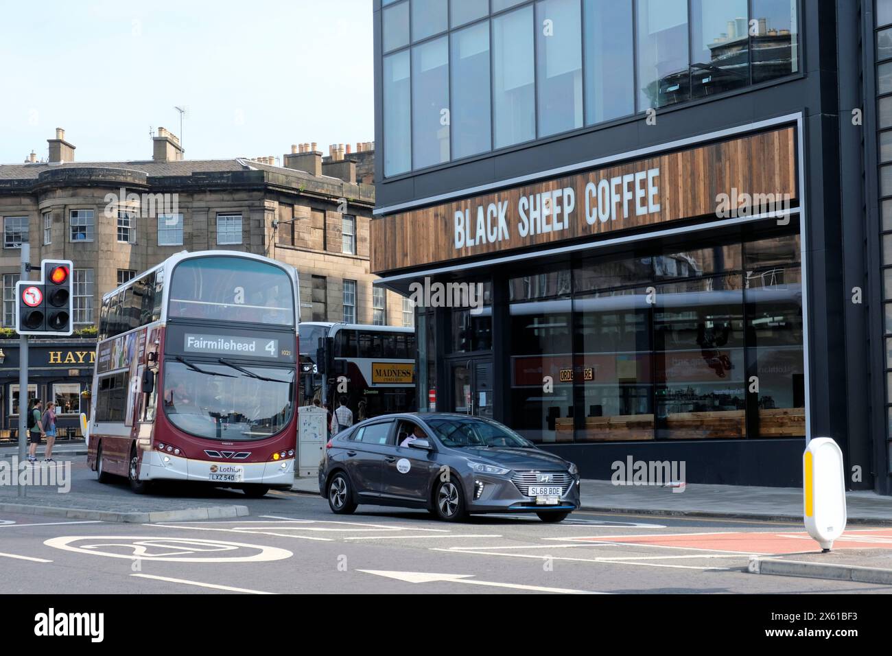 Édimbourg, Écosse, Royaume-Uni. 12 mai 2024. Black Sheep Coffee annonce une date d'ouverture pour le 14 mai pour un nouvel emplacement dans le centre-ville sur le site Haymarket GAP réaménagé Haymarket Square. Fait partie d'une énorme expansion de la marque qui a ouvert 90 magasins à travers le Royaume-Uni, dont 40 en 2023 seulement. Crédit : Craig Brown/Alamy Live News Banque D'Images