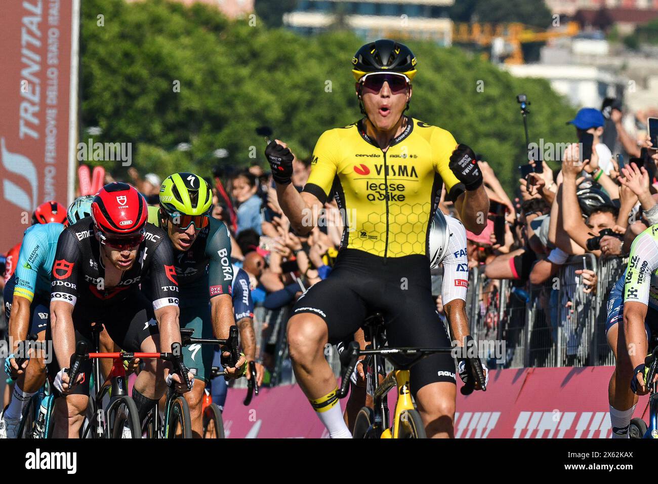 Naples, Italie. 12 mai 2024. Kooij Olav remporte la Tappa 9 Avezzano