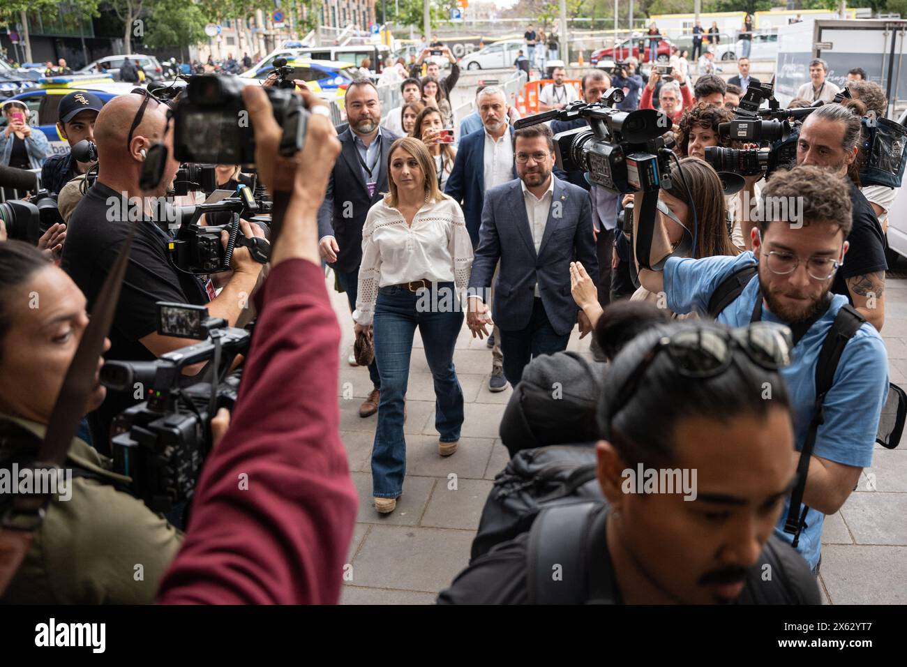 Barcelone, Espagne. 12 mai 2024. 'Pere Aragonés arrive au siège où ils suivront la nuit électorale, à la Estació del Nord à Barcelone. Selon l'enquête TV3, la télévision de Catalogne, ERC resterait la troisième force. Pere Aragonés llega a la sede donde seguirán la noche Electoral, en la Estación del norte de Barcelona. según la encuesta de TV3, la Televisión de Cataluña, ERC quedaría como la tercera fuerza. Dans la photo:pere aragones News Politics -Barcelone, Espagne dimanche 12 mai 2024 (photo Marc asensio/LaPresse) crédit : LaPresse/Alamy Live News Banque D'Images