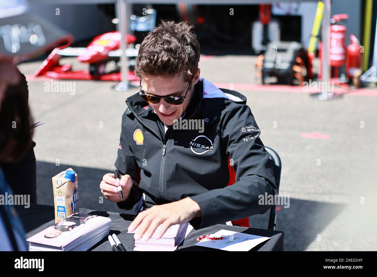 Allemagne, Berlin, le 12 mai 2024.Sacha Fenestraz sur la voie de Pit avant la course de la 10e manche du Championnat ABB FIA de formule E 2023/24. Le Berlin E-Prix 2024 sera à Berlin les 11 et 12 mai 2024 avec une double course pour la dixième fois. La série de courses électriques 2023/2024 aura lieu à l'ancien aéroport de Tempelhof. Crédit : Sven Struck/Alamy Live News Banque D'Images