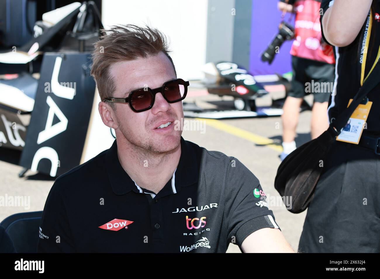 Allemagne, Berlin, le 12 mai 2024.Nick Cassidy au Pit Lane avant la course de la 10e manche du Championnat ABB FIA de formule E 2023/24. Le Berlin E-Prix 2024 sera à Berlin les 11 et 12 mai 2024 avec une double course pour la dixième fois. La série de courses électriques 2023/2024 aura lieu à l'ancien aéroport de Tempelhof. Crédit : Sven Struck/Alamy Live News Banque D'Images