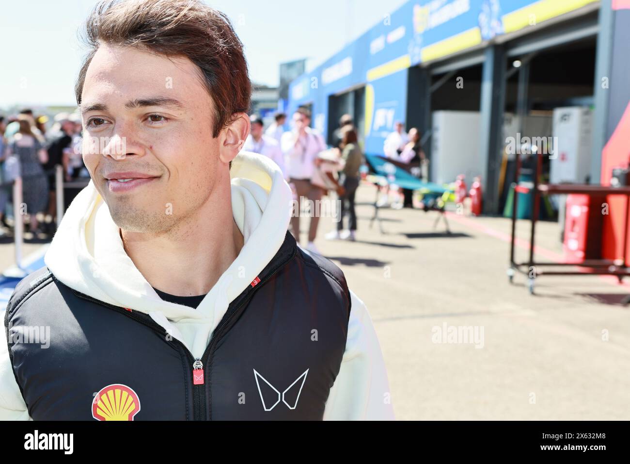 Allemagne, Berlin, le 12 mai 2024.Nyck de Vries sur la voie de Pit avant la course de la 10e manche du Championnat ABB FIA de formule E 2023/24. Le Berlin E-Prix 2024 sera à Berlin les 11 et 12 mai 2024 avec une double course pour la dixième fois. La série de courses électriques 2023/2024 aura lieu à l'ancien aéroport de Tempelhof. Crédit : Sven Struck/Alamy Live News Banque D'Images