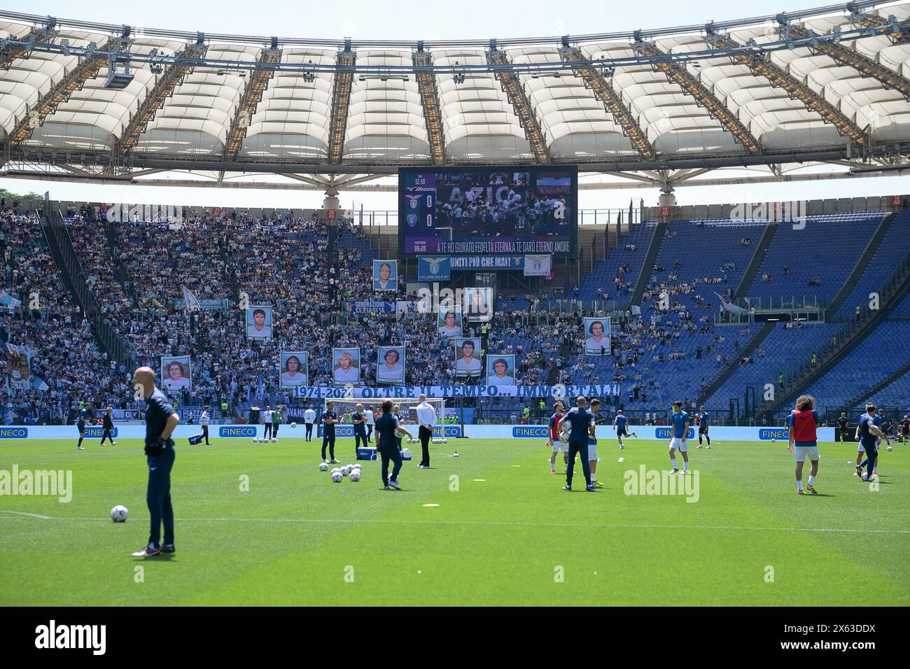 Roma, Italie. 12 mai 2024, Stadio Olimpico, Roma, Italie ; Serie A Football; Lazio versus Empoli ; la chorégraphie des fans du Lazio en hommage à l'équipe de champion d'Italie en 1974 crédit : Roberto Ramaccia/Alamy Live News Banque D'Images