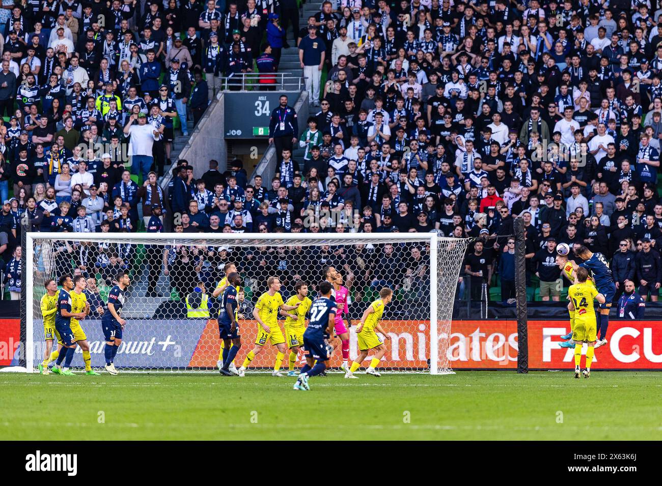 Melbourne, Australie, 12 mai 2024. Moment tendu au Wellington Phoenix box lors de la demi-finale de première manche masculine d'Isuzu Ute A-League entre le Melbourne Victory FC et le Wellington Phoenix FC à AAMI Park le 12 mai 2024 à Melbourne, en Australie. Crédit : Santanu Banik/Speed Media/Alamy Live News Banque D'Images