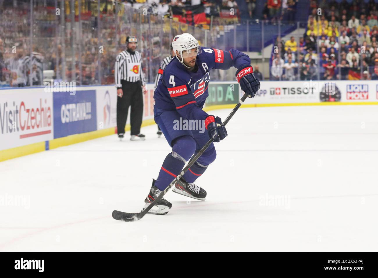 Ostrava, République tchèque. 11 mai 2024. Jones Seth, des États-Unis, vu en action lors du match du Championnat mondial de hockey sur glace 2024 de l’IIHF entre les États-Unis et l’Allemagne à l’Ostravar Arena. Score final ; USA 6 : 1 Allemagne. (Photo de Grzegorz Wajda/SOPA images/SIPA USA) crédit : SIPA USA/Alamy Live News Banque D'Images