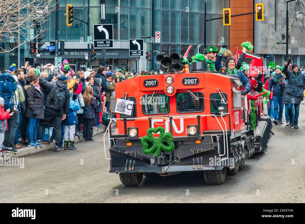 CN train Float - 2024 offre Patrick's Day Parade Views Banque D'Images