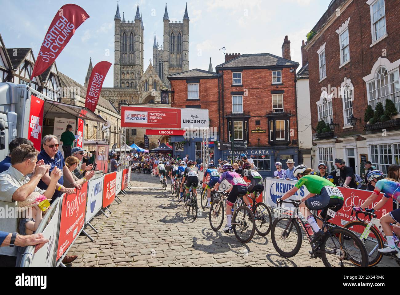 ROYAUME-UNI. 12 mai 2024. Rapha Lincoln Grand Prix Womens Race 12 mai 2024 1. Kate Richardson (Lifeplus Wahoo) 2:39:16 2. Cat Ferguson (Shibden Apex RT) 13 3. Imogen Wolff (Shibden Apex RT) 19 crédit : Phil Crow/Alamy Live News Banque D'Images