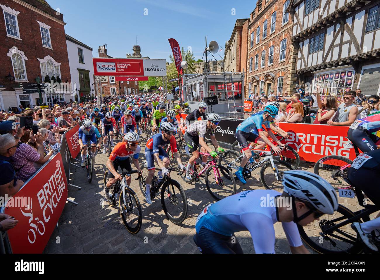ROYAUME-UNI. 12 mai 2024. Rapha Lincoln Grand Prix Race 12 mai 2024 1. Matthieu Holmes 3:51:44 2. Adam Lewis (Team Skyline) 4 3. Matthew King (XSpeed United Continental) 9 crédit : Phil Crow/Alamy Live News Banque D'Images