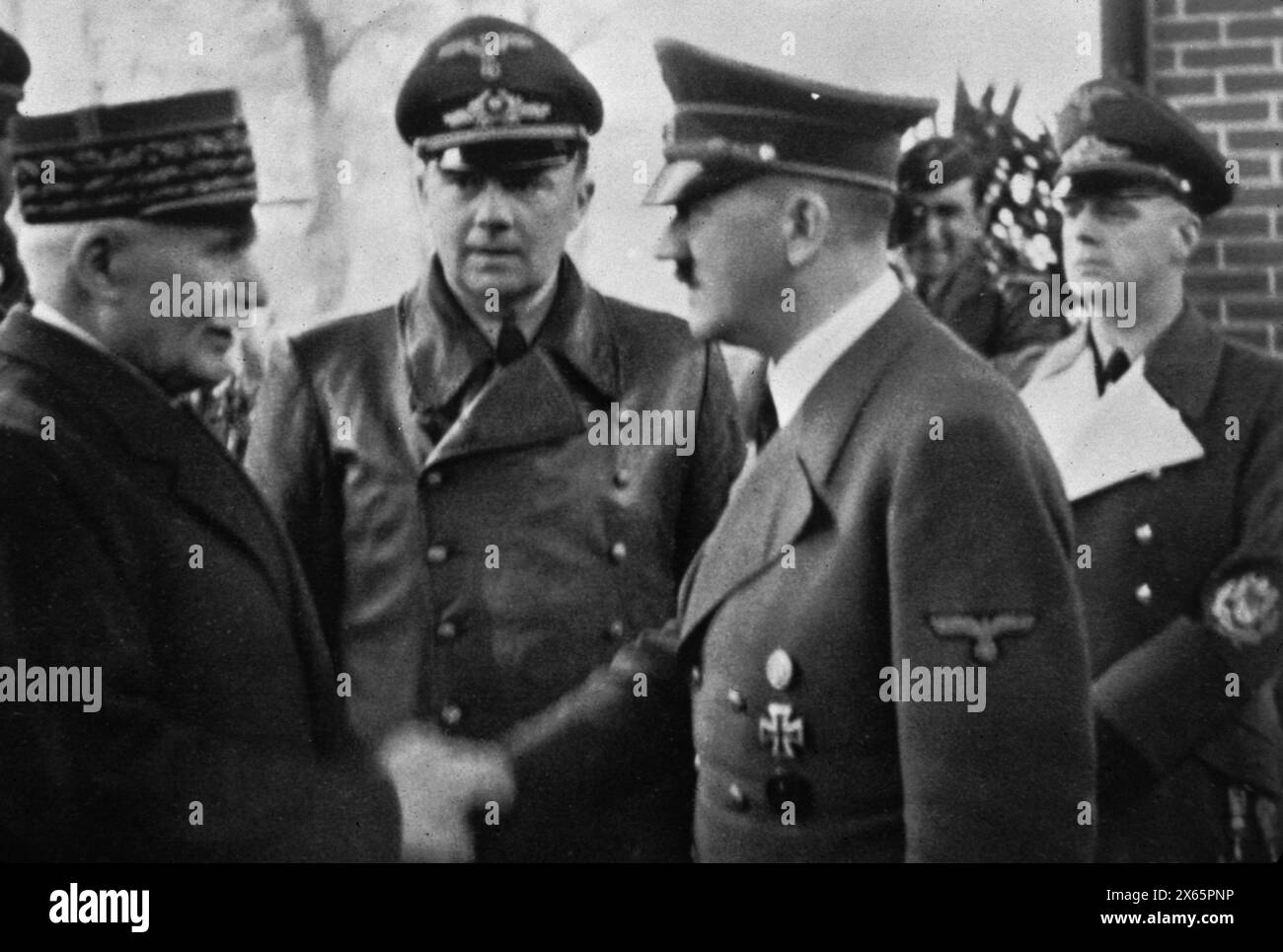 Le dictateur allemand Adolph Hitler et Ribbentrop rencontrent le maréchal Petain, France 1940 Banque D'Images