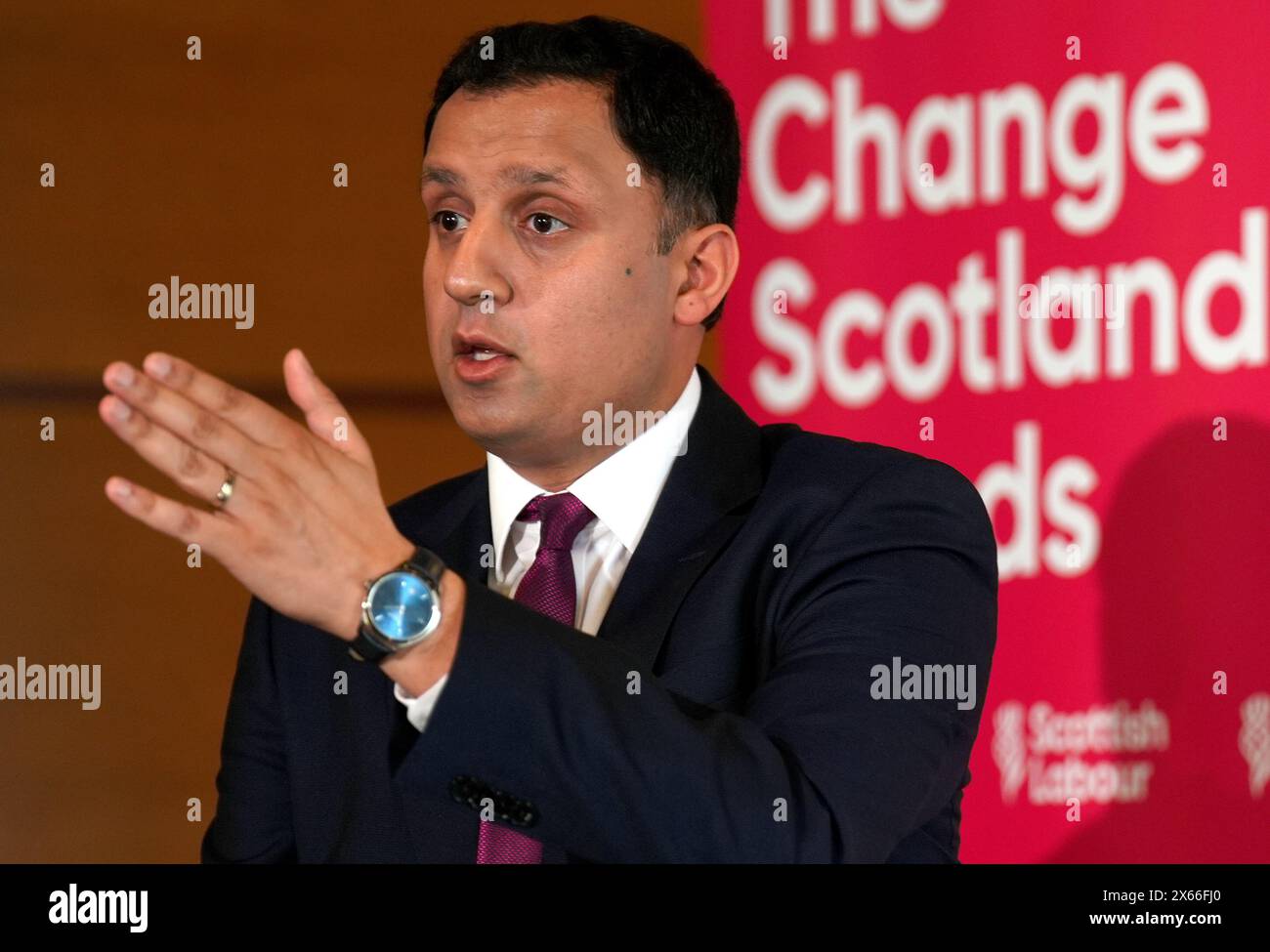 Le leader travailliste écossais Anas Sarwar s'exprimant au Glasgow Royal concert Hall, sur les plans du Labour écossais de renouveler et de réinitialiser la dévolution alors que le Parlement écossais célèbre sa 25e année. Date de la photo : lundi 13 mai 2024. Banque D'Images