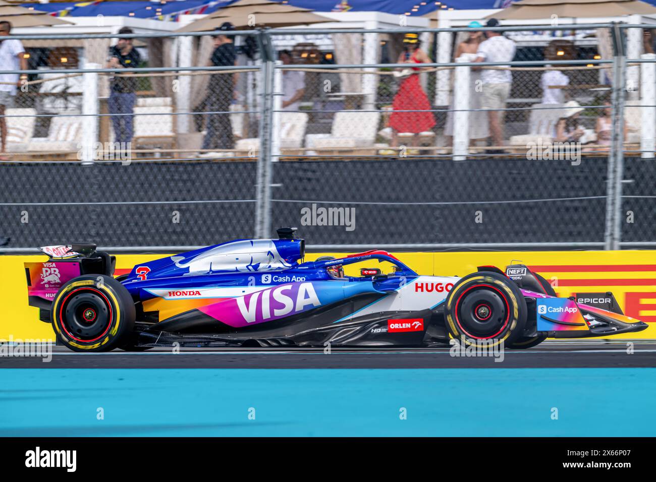 MIAMI, FLORIDE - 3 MAI : Daniel Ricciardo, Visa Cash App RB F1 Team AT04 lors des entraînements avant le Grand Prix F1 de Miami à Miami International Autodrome le 3 mai 2024 à Miami, États-Unis. (Photo de Michael Potts/BSR Agency) crédit : BSR Agency/Alamy Live News Banque D'Images