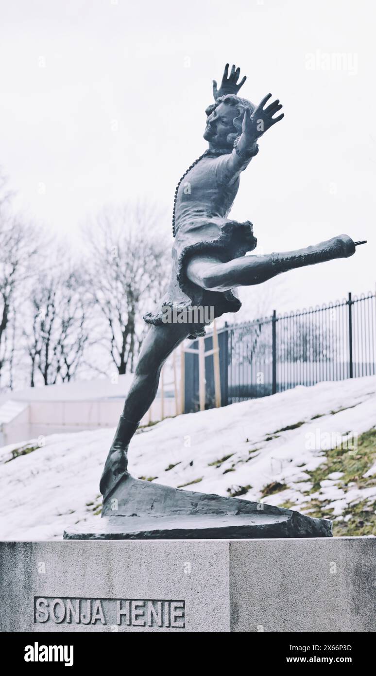 Sculpture en bronze de la championne olympique norvégienne patineuse artistique et star de cinéma hollywoodienne Sonja Henie, Vigaland Park, Oslo, Norvège Banque D'Images