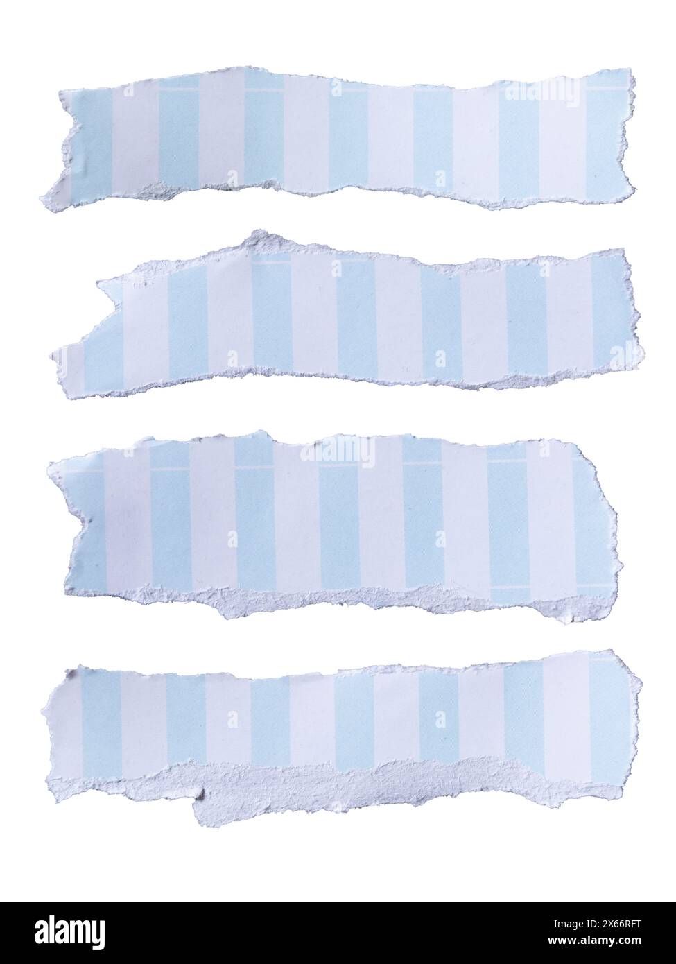 Longs morceaux de papier déchiré avec des rayures bleues et blanches sur fond blanc avec chemin de détourage Banque D'Images