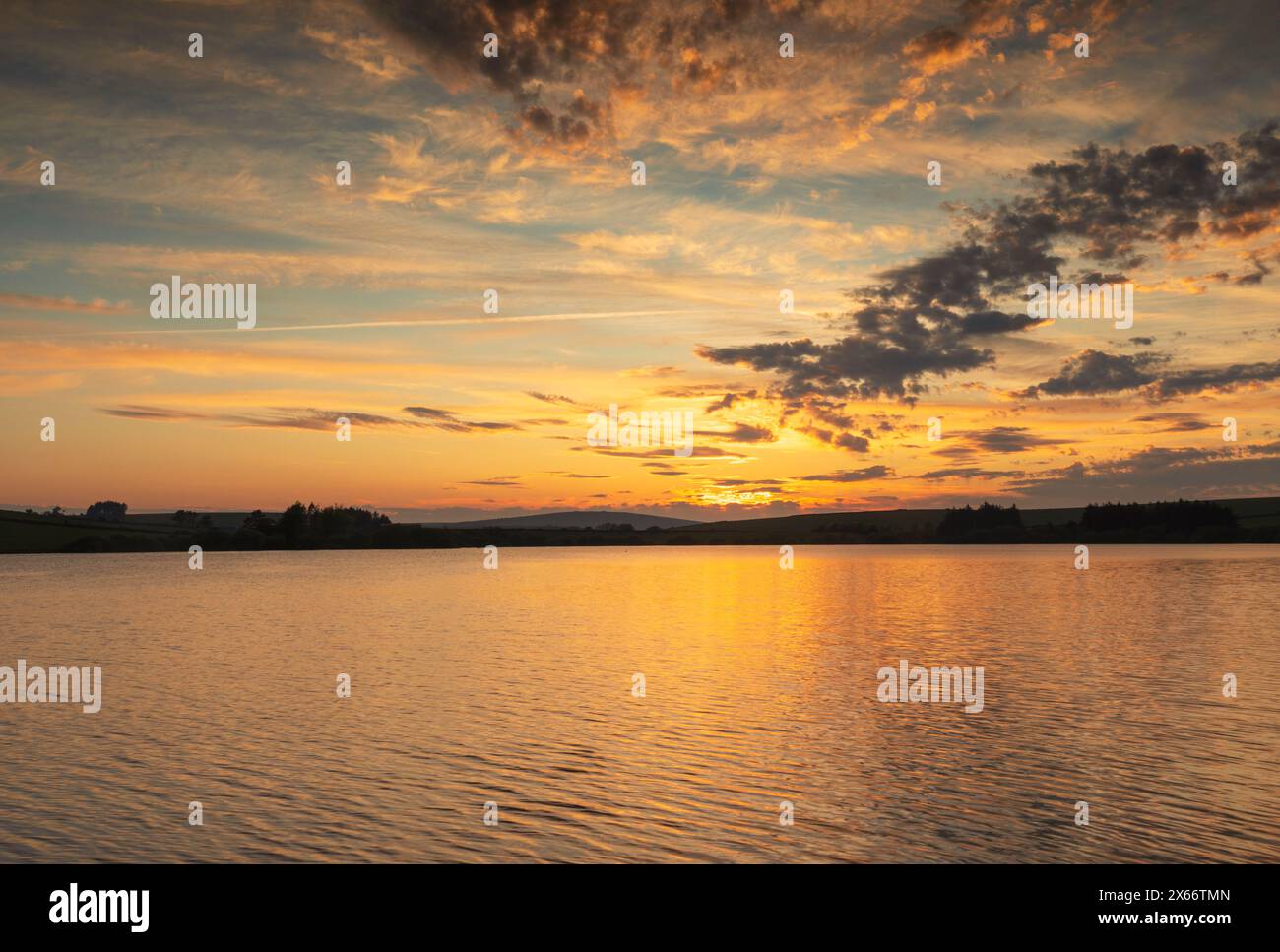 Coucher de soleil à Siblyback Lake Cornwall Banque D'Images
