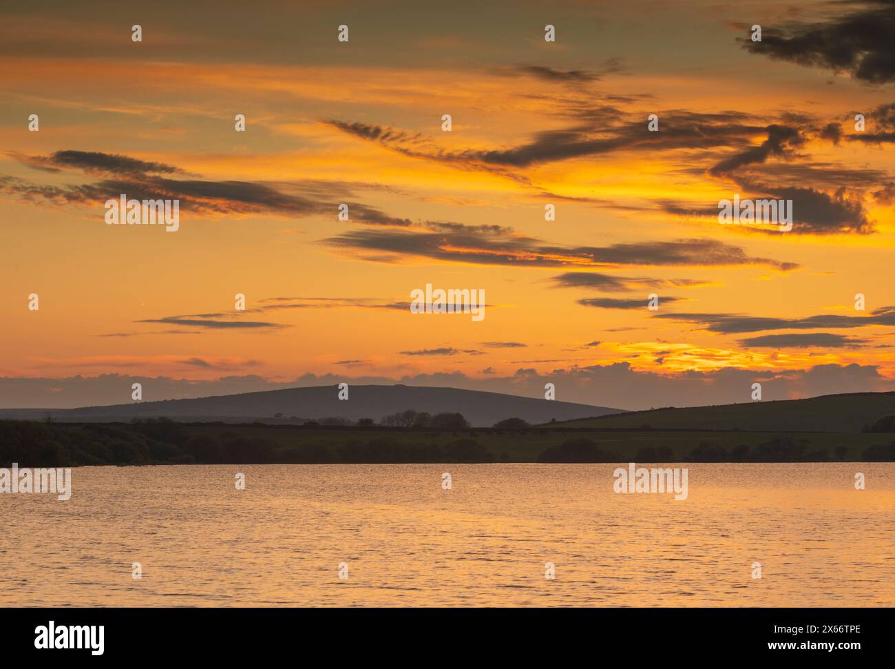 Coucher du soleil sur Siblyback Lake Bodmin Moor Banque D'Images