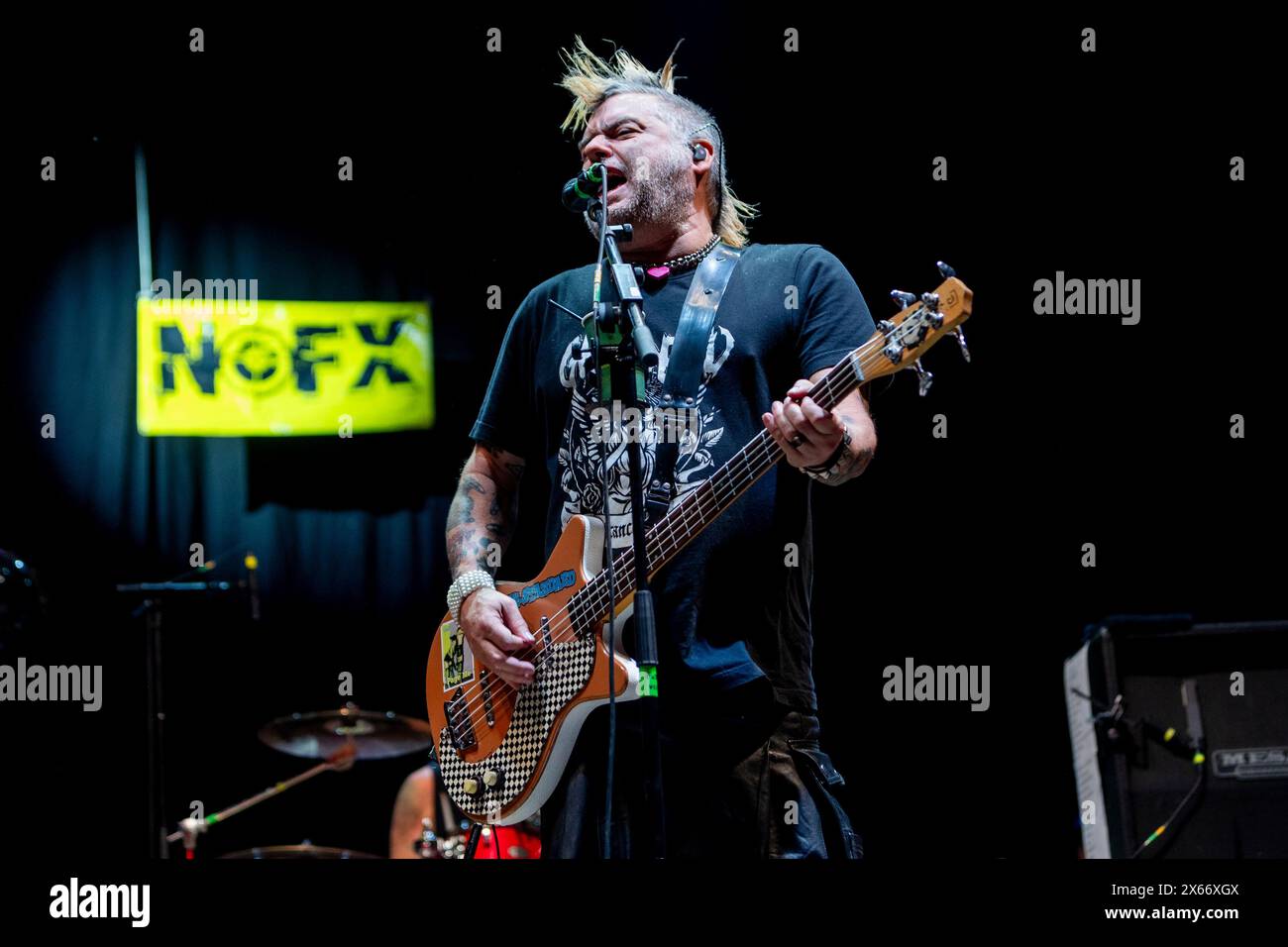 Milan, Italie. 12 mai 2024. FAT Mike du groupe de Punk rock NOFX se produit au Carroponte à Milan, en Italie, pour les derniers concerts italiens de leur carrière avant de se séparer, le 12 mai 2024 à Milan, en Italie. Crédit : Mairo Cinquetti/Alamy Live News Banque D'Images
