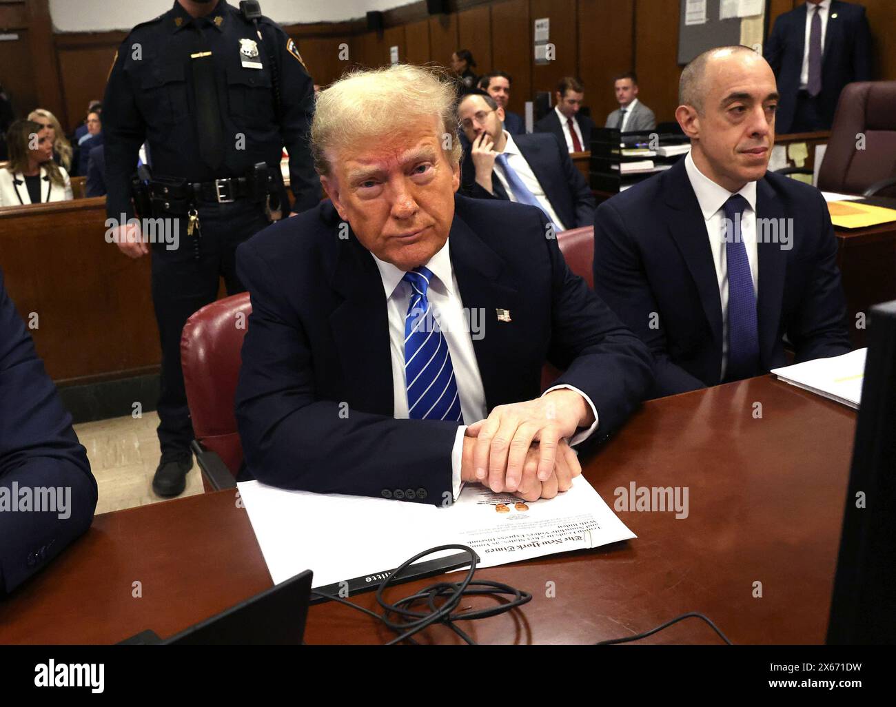 New York, États-Unis. 13 mai 2024. L’ancien président Donald Trump siège dans la salle d’audience avant l’ouverture de son procès au tribunal pénal de Manhattan à New York le lundi 13 mai 2024. Michael Cohen, un fixateur unique et avocat personnel de Trump, prendra la barre aujourd’hui pour commencer à témoigner dans le procès criminel de l’argent caché contre l’ancien président. Photo de piscine par Spencer Platt/UPI crédit : UPI/Alamy Live News Banque D'Images