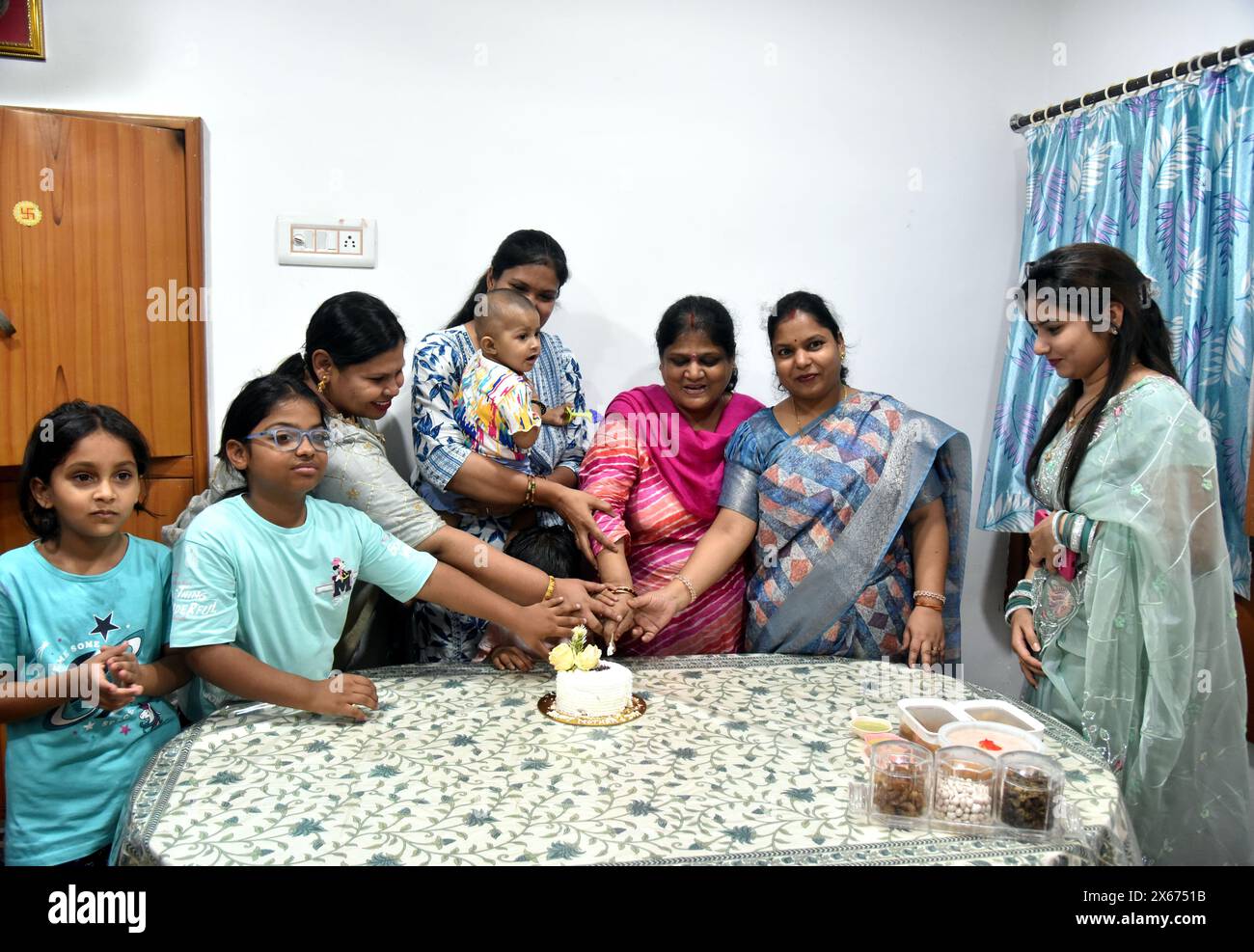 Bikaner, Inde. 12 mai 2024. Communauté Agarwal les membres de la famille célèbrent la fête des mères. (Photo de Dinesh Gupta/Pacific Press) crédit : Pacific Press Media production Corp./Alamy Live News Banque D'Images