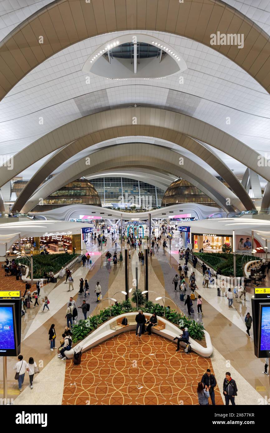 Abu Dhabi, Émirats arabes Unis - 30 mars 2024 : terminal A de l'aéroport international Zayed à Abu Dhabi, Émirats arabes Unis. Banque D'Images