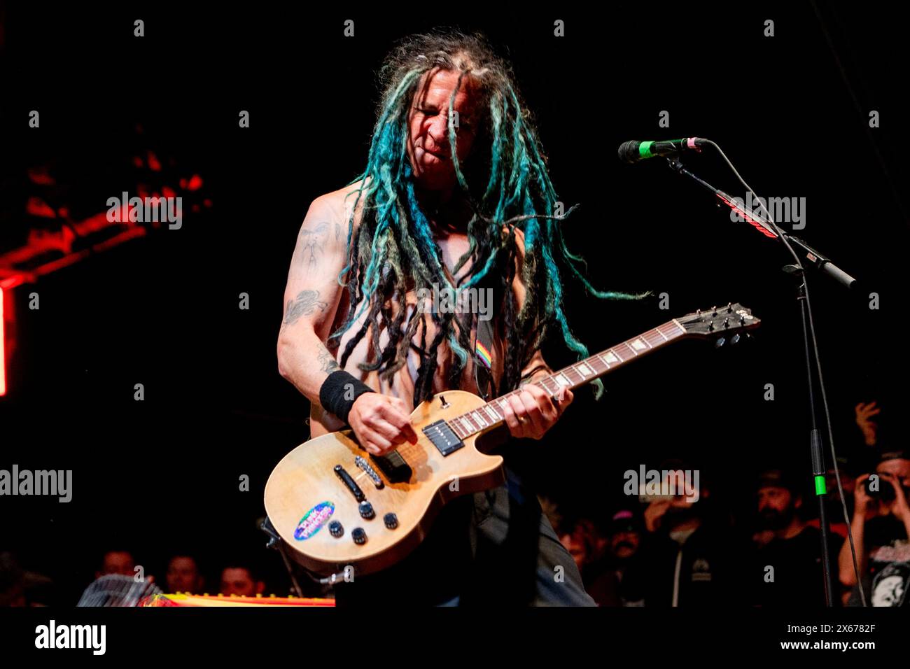Eric Melvin du groupe punk rock NOFX se produira en concert au Carroponte de Milan, en Italie, le 12 mai 2024, pour les derniers concerts italiens de leur carrière avant de se séparer. (Photo de Mairo Cinquetti/NurPhoto) Banque D'Images