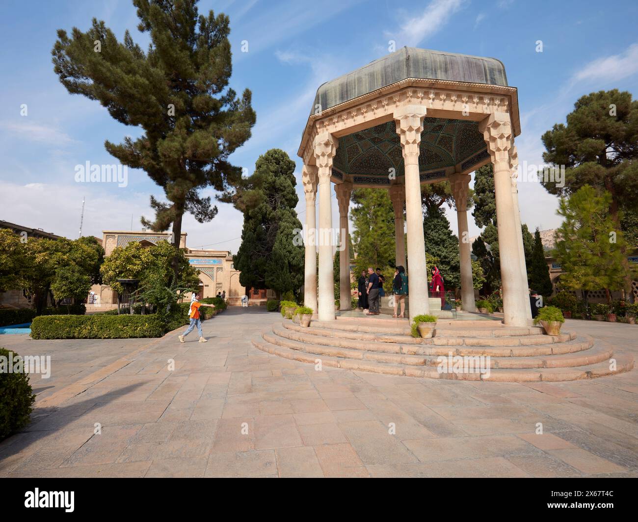 Le pavillon en forme de dôme construit au-dessus de la tombe de Hafez, l'un des plus grands poètes persans de tous les temps. Shiraz, Iran. Banque D'Images