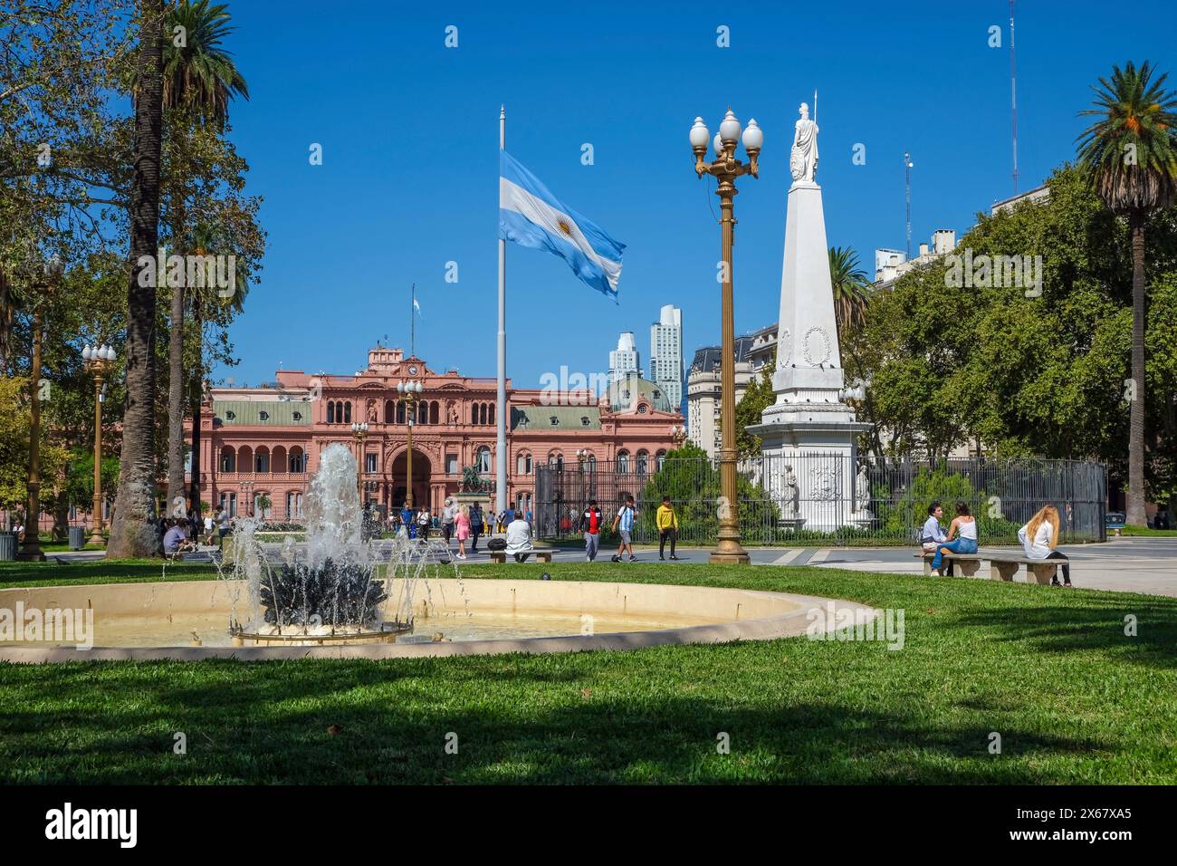 Buenos Aires, Argentine, la Casa Rosada (en espagnol pour Maison rose) sur la Plaza de Mayo dans le district de Montserrat est le siège du gouvernement argentin et la résidence officielle du président argentin, actuellement Javier Milei, le palais présidentiel. Banque D'Images